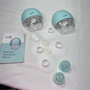 Motif Aura wearable Bluetooth breast pump set mint green